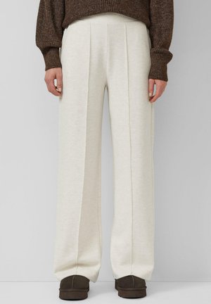 - Spodnie treningowe