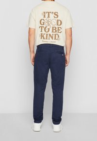 Tommy Jeans Chinos - dark blue