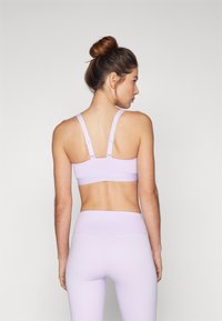 Nike Performance INDY BRA - Sujetadores deportivos con sujeción media - lilac bloom