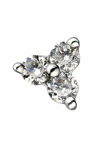 Tres piedras preciosas redondas y transparentes dispuestas en un diseño triangular de plata, con acentos metálicos suaves. Brillan con superficies pulidas y formas distintas.