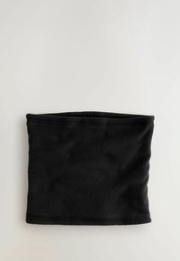 Sort fleece halsedisse lagt fladt på en lys overflade, der viser det bløde strukturerede stof og det enkle rørformede design.