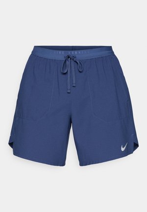 Șorturi atletice de culoare bleumarin, cu talie elastică și șnur, având două buzunare laterale și un logo Nike argintiu în partea stângă jos.