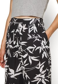 Obey Clothing Kalhoty - black