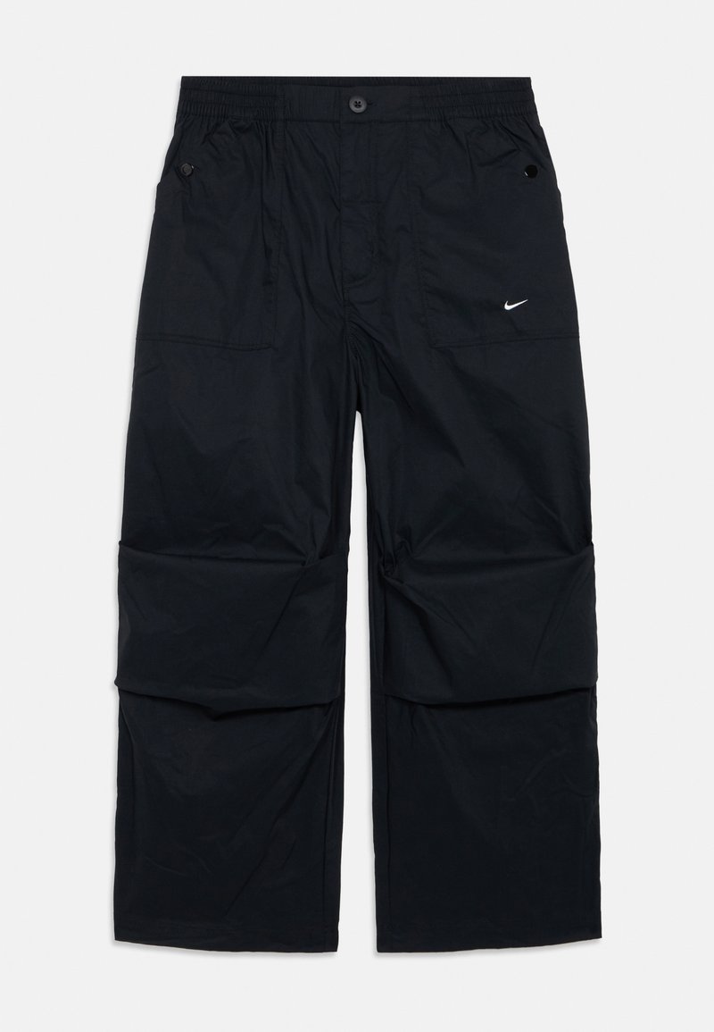 Pantalons cargo noirs en tissu léger, avec une taille élastique, fermeture à bouton, deux poches latérales et un petit logo en accent.