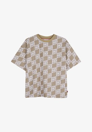 Beige-wit geruite korte mouwen shirt met een herhalend "HUGO" tekstpatroon en een olijfgroene ronde halslijn.