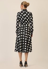 Apart Jerseykleid - schwarz creme