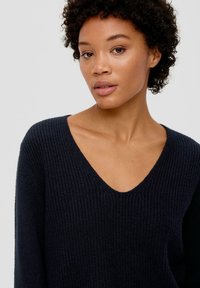 s.Oliver MIT V-AUSSCHNITT - Trui - navy