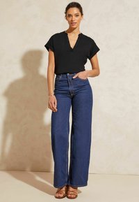 Love & Roses SHORT SLEEVE - Marškinėliai su spaudiniu - black