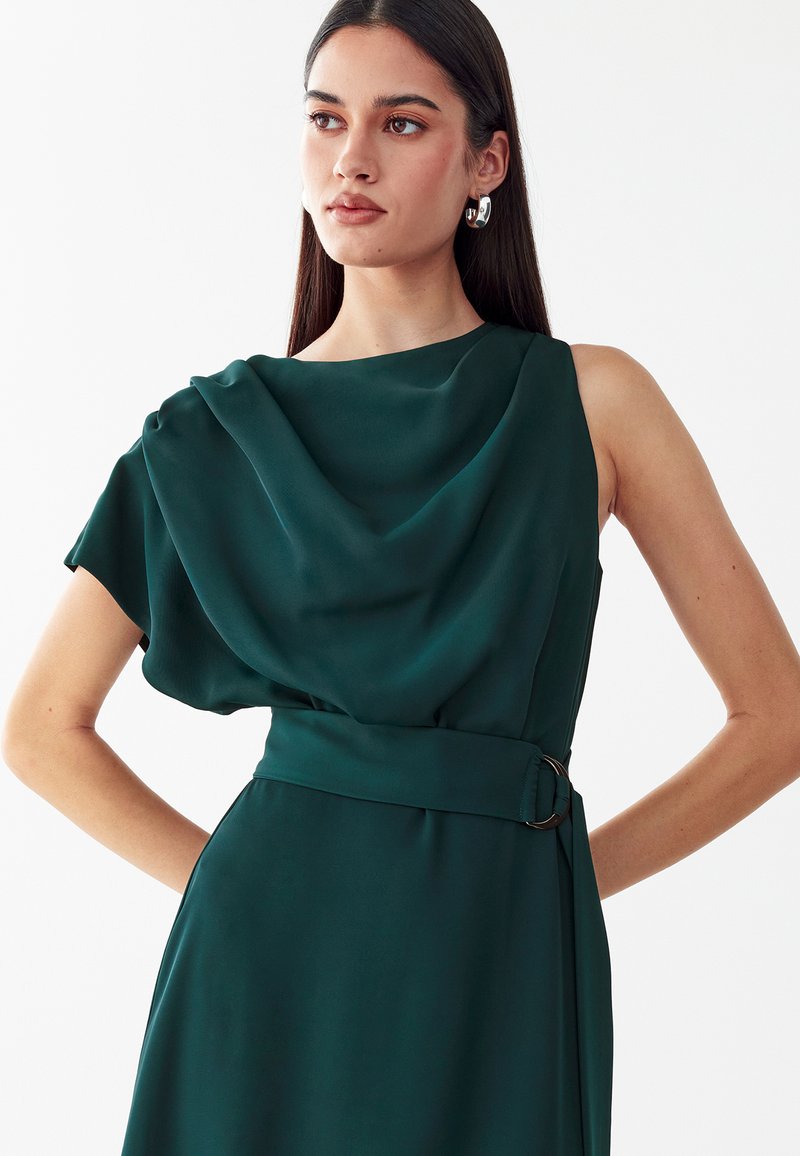 carnival formal night dress code cruise Msc Meraviglia Nights Of The Seas Captain Disney Cruise Line Carnival Cruise Line makes a – black and gold wedding dresses main image 0