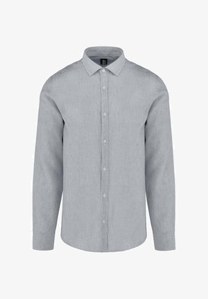 Męska koszula z długim rękawem zapinana na guziki, z cienkimi pionowymi szaro-białymi paskami i klasycznym kołnierzem.