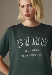Next HEAVYWEIGHT SHORT SLEEVE CREW NECK STANDARD - Marškinėliai su spaudiniu - soho graphic