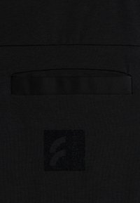 Freddy CON DOPPIA TASCA - Camiseta básica - nero