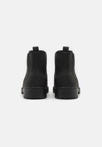 Pier One Botines bajos - black