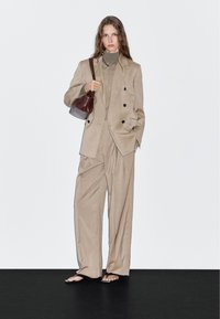 Massimo Dutti DOUBLE-BREASTED WITH FLAP POCKETS - Blazer - light brown