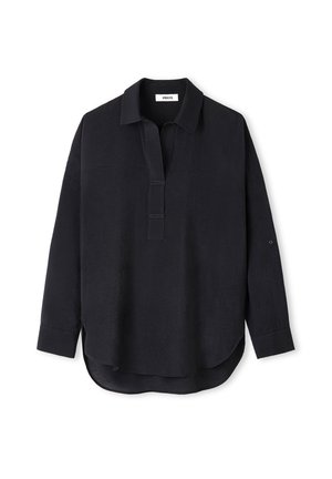 Zwarte lange mouwen shirt met een kraag, een voorknopsluiting, zijslitsen en een zachte textuur. Beschikt over knoopmanchetten en een ontspannen pasvorm.