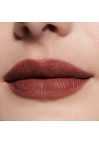MAC POWDER KISS LIQUID LIPCOLOUR - Liquid Lipstick - chestnut