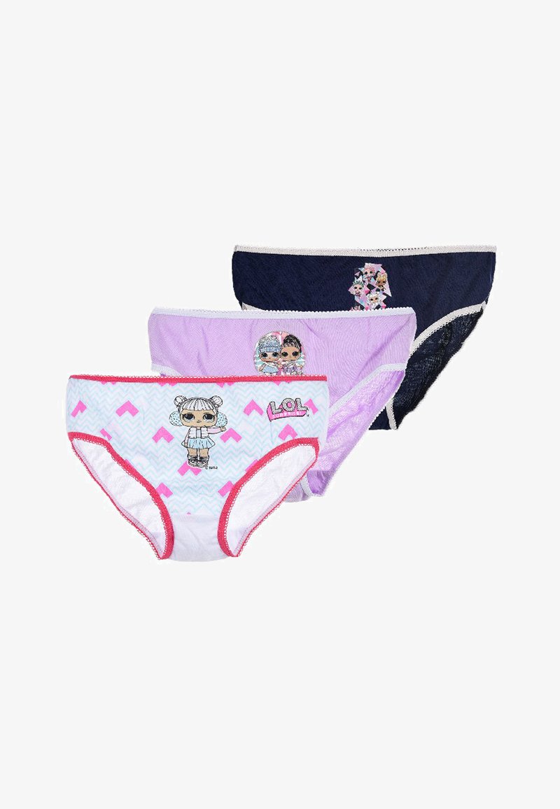 Trzy pary dziecięcej bielizny; jasnoniebieska z różowymi akcentami i wzorem, fioletowa oraz granatowa z unikalnymi wzorami i fakturami.