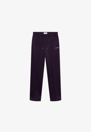 Pantaloni de trening purpurii cu un talie ajustabilă, buzunare laterale și textul "LES DEUX" pe coapsa stângă. Material neted și design cu picioare drepte.