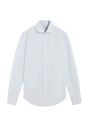 Camisa de vestir de manga larga azul claro con cuello clásico y frente de botones, mostrada sobre un fondo blanco liso.