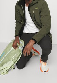 CMP Chaqueta softshell - dark green