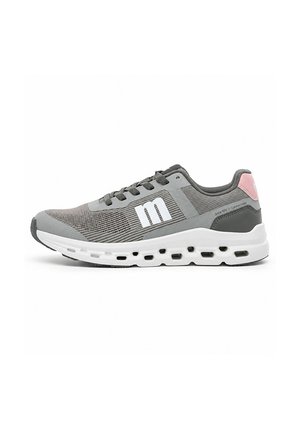 Zapatilla deportiva gris y rosa con suela blanca ventilada y logo blanco "m" en el lateral, mostrada desde una vista lateral izquierda sobre fondo blanco.