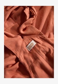 Ausgewählt, apricot