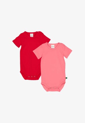 Zwei kurzärmlige Bodysuits, einer rot und einer hellrosa, aus Baumwolle gefertigt. Beide haben Druckknöpfe am unteren Ende und runde Ausschnitte.