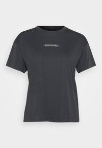 T-shirt grigio scuro a maniche corte realizzato in tessuto morbido e liscio. Presenta un logo bianco "RIPCURL" centrato sul petto. Design classico con collo rotondo.