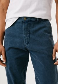 Pepe Jeans REGULAR FIT - Pantalones - dulwich blue