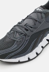 Reebok Classic ZIG KINETICA 3 UNISEX - Sneaker low - pure grey 7 ...