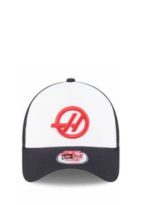 Verstellbare Kappe mit einem weißen Vorderteil, schwarzem Schirm und Netzrücken. Mit einem roten gestickten Logo im kreisförmigen Design.