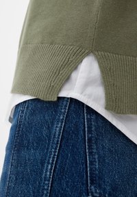 s.Oliver V NECK - Strickpullover - olivgrün