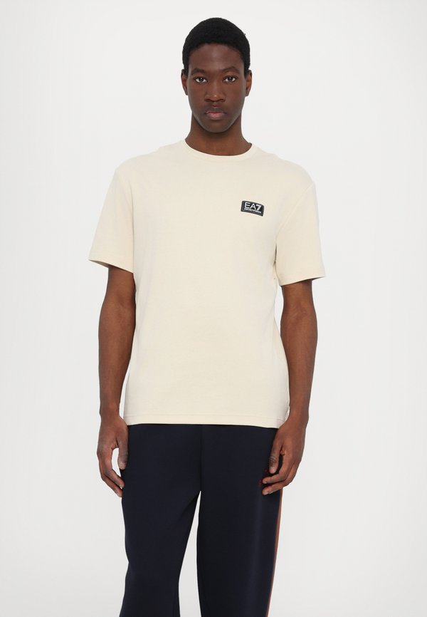 Basic T-shirt - almond milk3