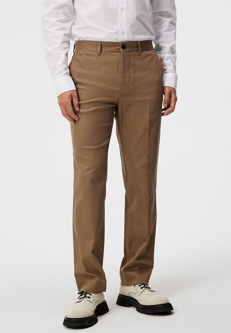 J.LINDEBERG TWILL - Tygbyxor - walnut