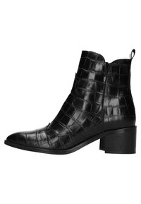 Schwarze Ankle Boots mit Krokodilprägung, spitz zulaufender Zehenpartie, Reißverschluss und einem klobigen Absatz. Glatte, glänzende Oberfläche.