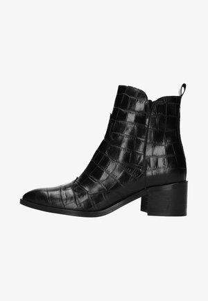 Black ankle boots with a crocodile skin pattern, pointed toe, zip closure, and a chunky heel. Smooth, glossy finish.