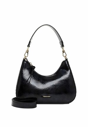 Borsa a tracolla in pelle verniciata nera con forma curva, tracolla removibile, dettagli dorati e una piccola tasca con zip.