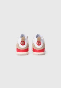 Jordan JORDAN SPIZIKE - Tossud - white/fire red/desert