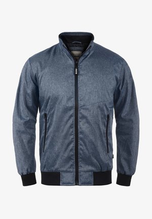 Blå bomberjakke med teksturert stoff, frontzipper, to sidelommer og elastiske ermer og midje. Klassisk, uformell design.