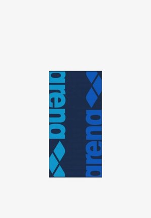 Asciugamano blu scuro con grande testo verticale azzurro chiaro "arena" e motivi del logo blu a forma di diamante su entrambi i lati.