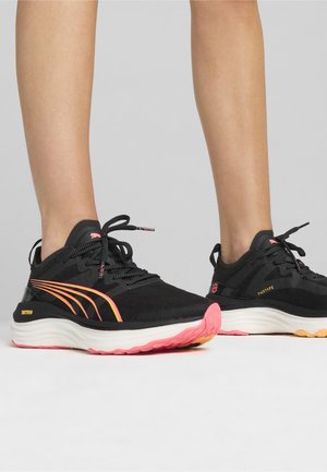 Puma FOREVER NITRO - Laufschuh Straße - black sunset glow sun stream