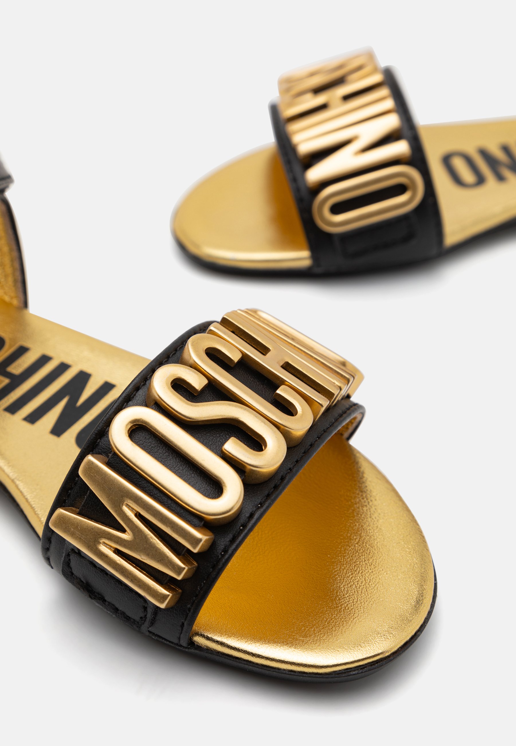 MOSCHINO スポーツサンダル ブラック/イエロー MOSCHINO UNISEX - Sandals - black/gold/black - Zalando.co.uk