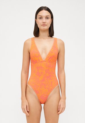 Un maillot de bain une pièce en orange vif avec un motif floral, présentant un décolleté en V profond et des bretelles larges, fabriqué en tissu lisse et extensible.