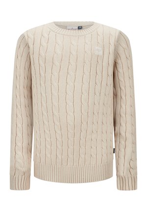 Beige kabelgebreide trui met een ronde halslijn, geribbelde mouwen en onderrand, met subtiele textuurpatronen en een klein logo-opdruk op de borst.