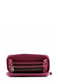 Portefeuille rose à fermeture éclair ouverte, montrant plusieurs fentes pour cartes, compartiments internes et une pochette zippée centrale pour les pièces ou petits objets.