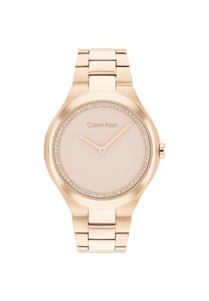 Reloj de Calvin Klein en oro rosado con un dial redondo, de color rosa claro, y acentos de cristal a lo largo del bisel. Estilo de pulsera de eslabones metálicos.