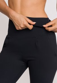 OCEANSAPART Tights - black