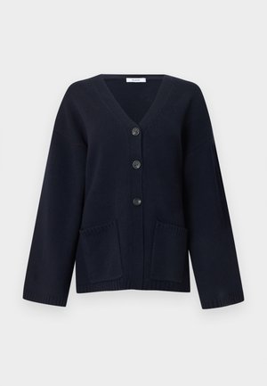 Cárdigan negro con cuello en V, tres botones en la parte delantera y dos bolsillos parche frontales, mangas largas y puños y bajo acanalados.