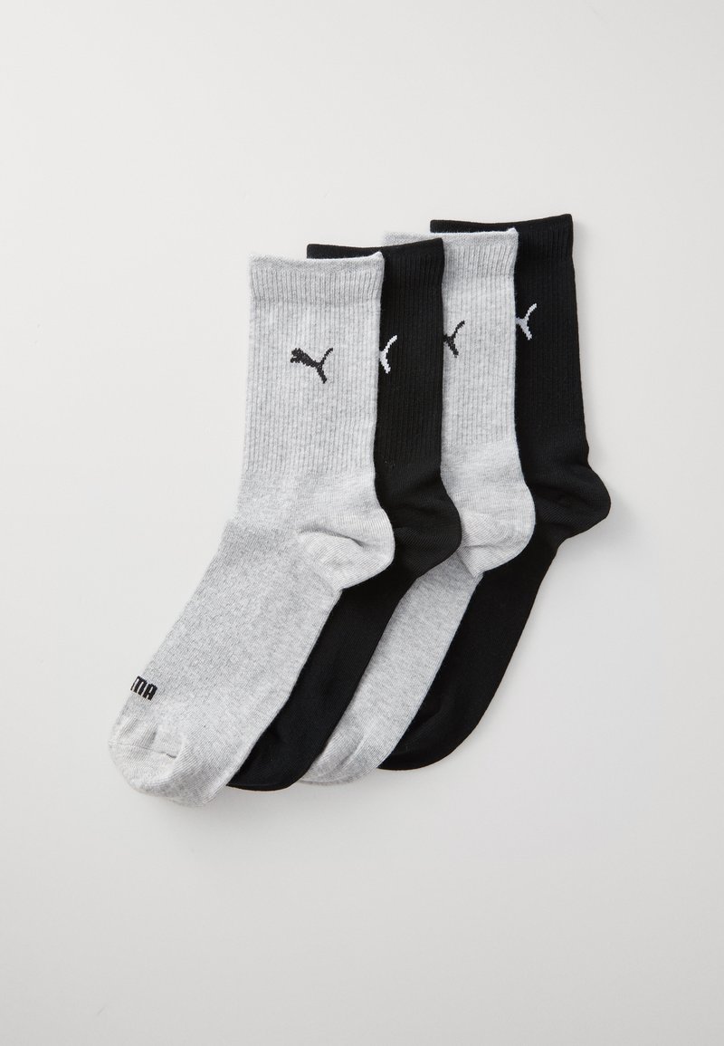 Quatre paires de chaussettes en gris et noir, avec une texture côtelée, de longueur cheville, et le logo Puma sur chaque chaussette dans des couleurs contrastées.