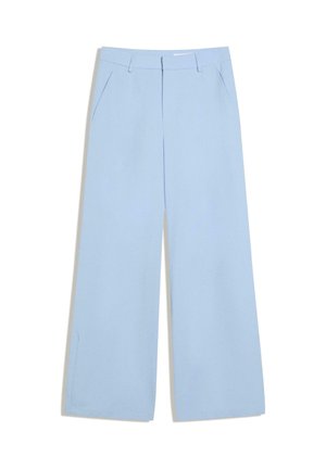 Lyseblå bukser med brede ben, sidelommer og bæltestropper, vist fladt mod en hvid baggrund.